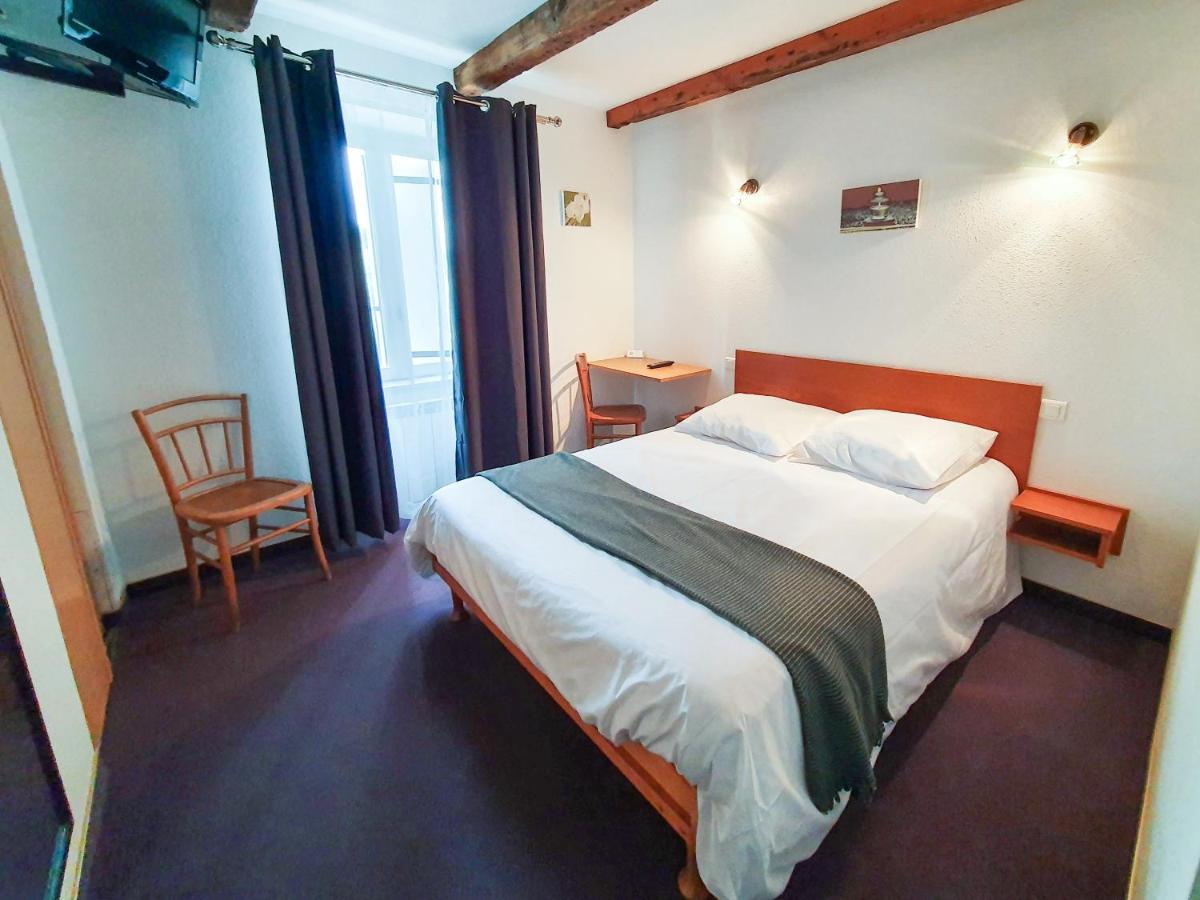 Hotel Les Tilleuls De Pareloup A Salles-Curan Екстер'єр фото