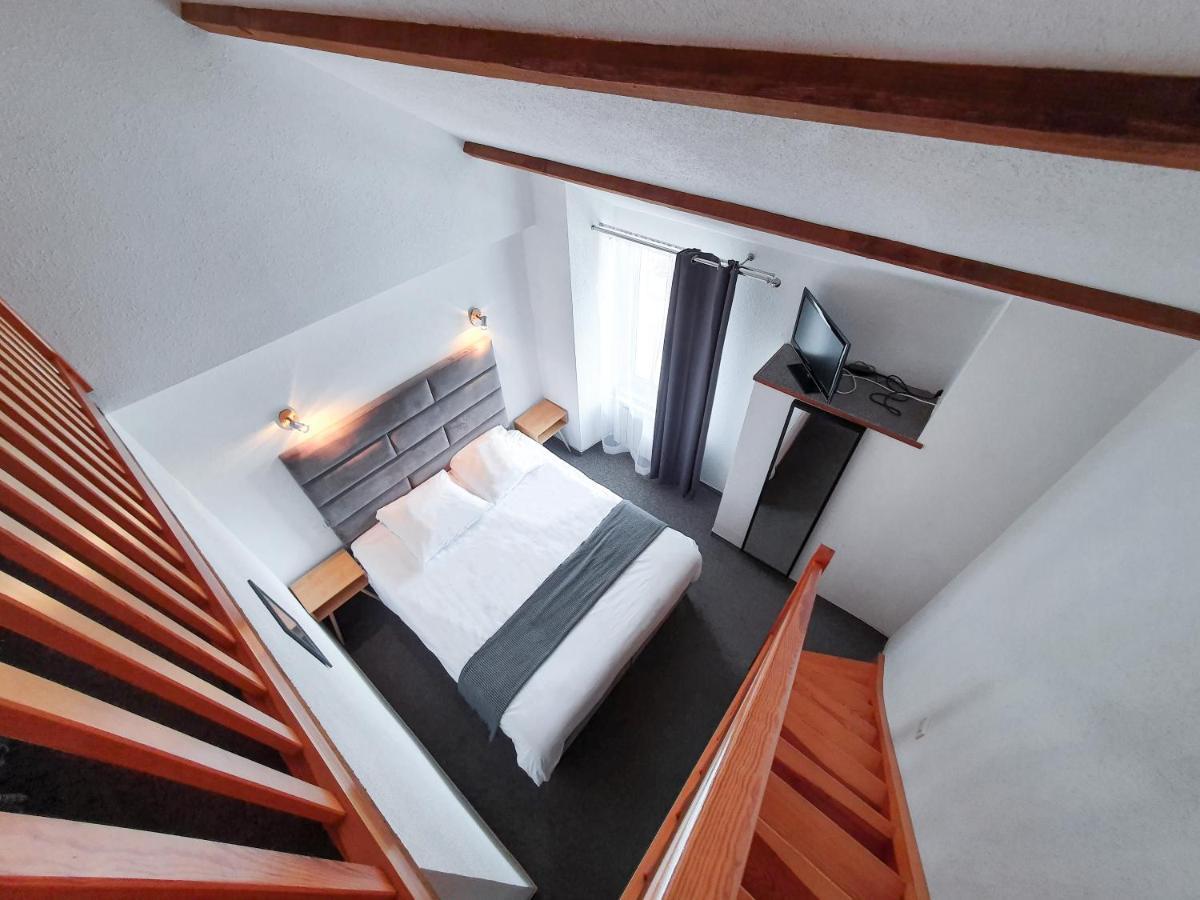 Hotel Les Tilleuls De Pareloup A Salles-Curan Екстер'єр фото